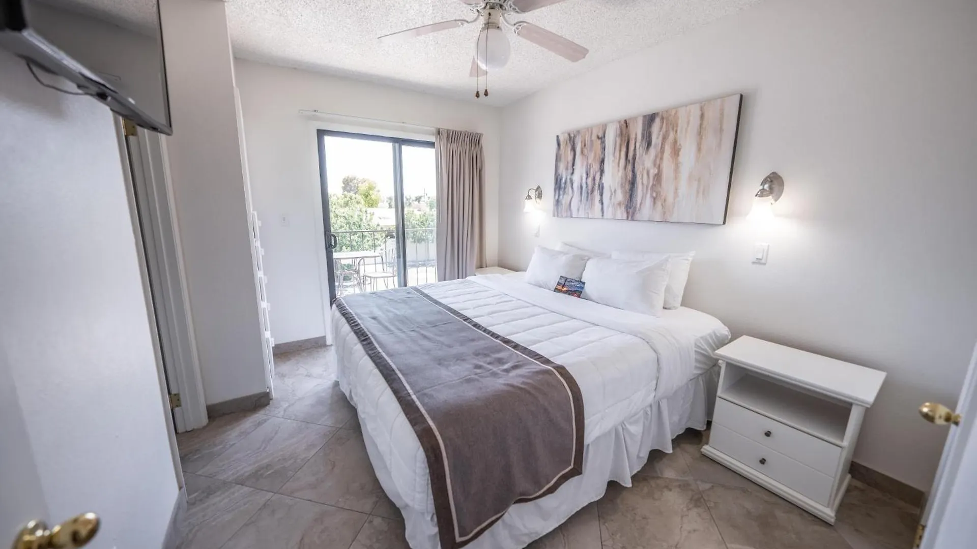 141 Fully Furnished, Wifi Included Apartment Scottsdale