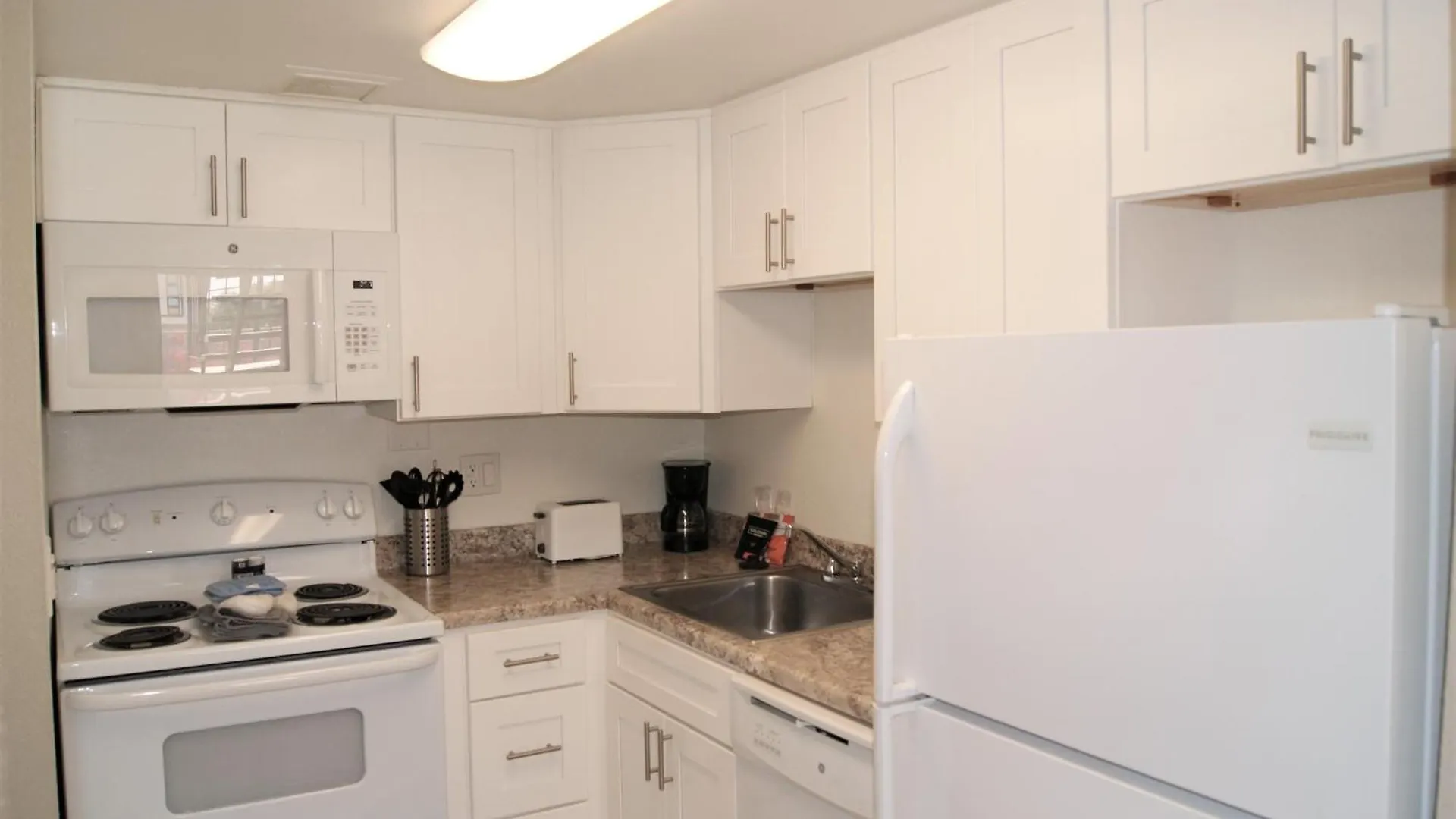 141 Fully Furnished, Wifi Included Apartment Scottsdale
